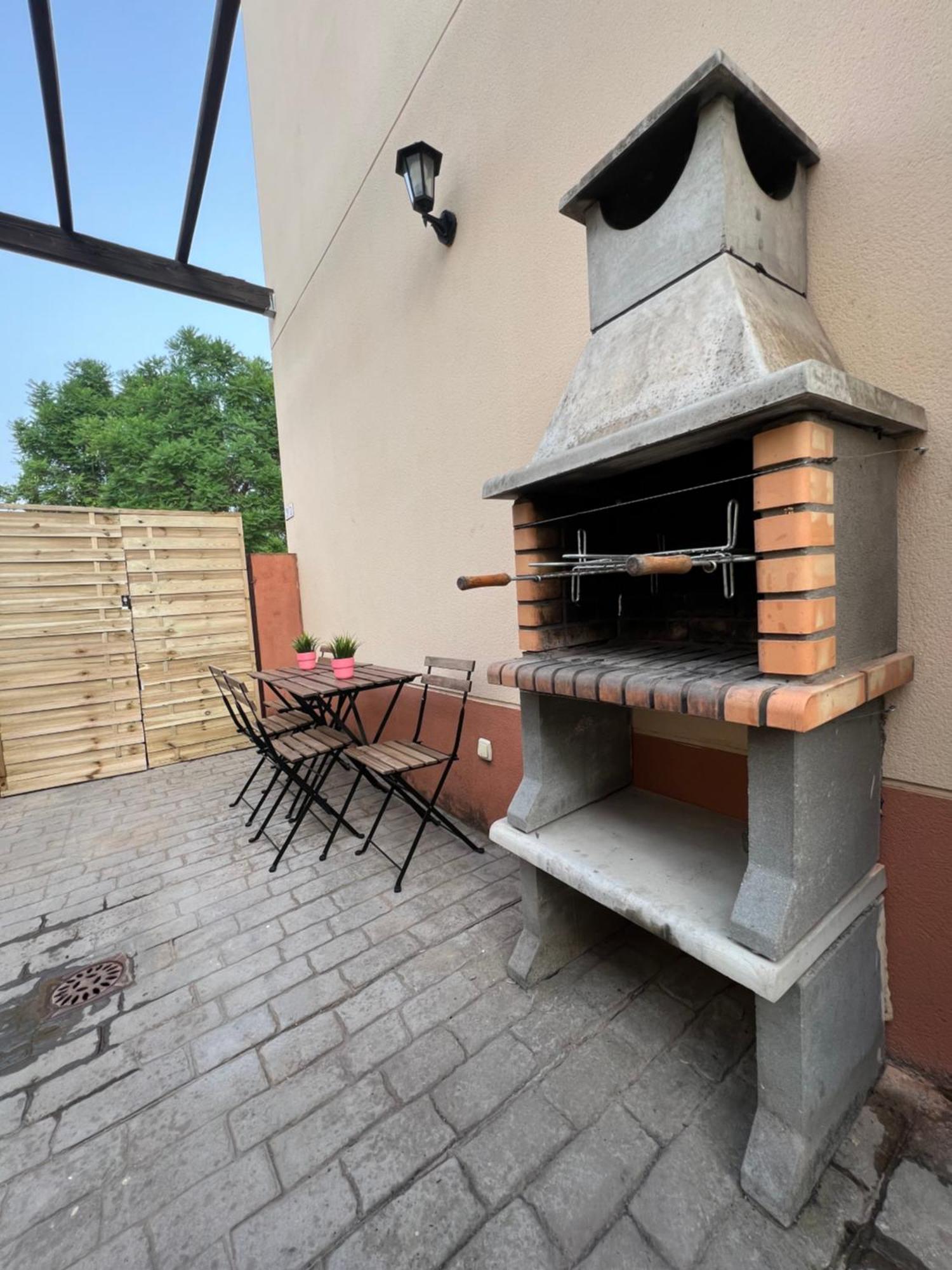Apartamentos Sevilla Deluxe Rosales Los Rosales  Kültér fotó